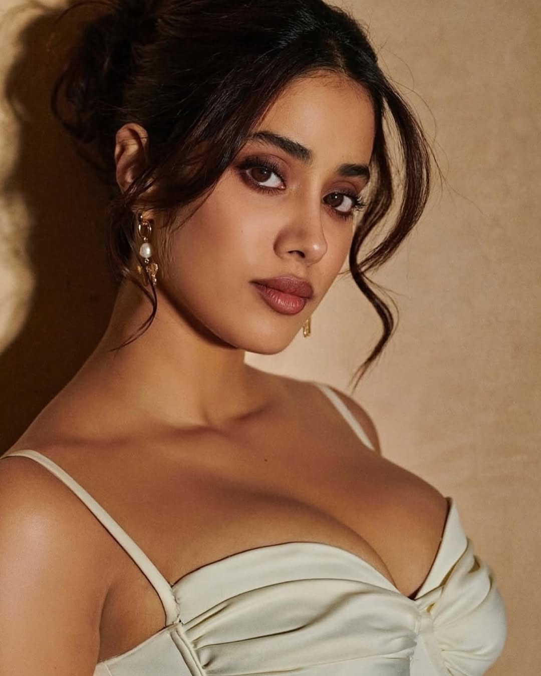Janhvi Kapoor A Vision of Elegance and Glamour Janhvi Kapoor A Vision of Elegance and Glamour