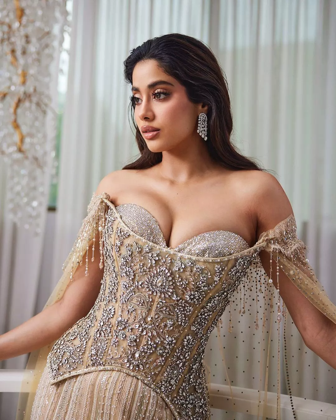 Janhvi Kapoor A Vision of Elegance and Glamour
