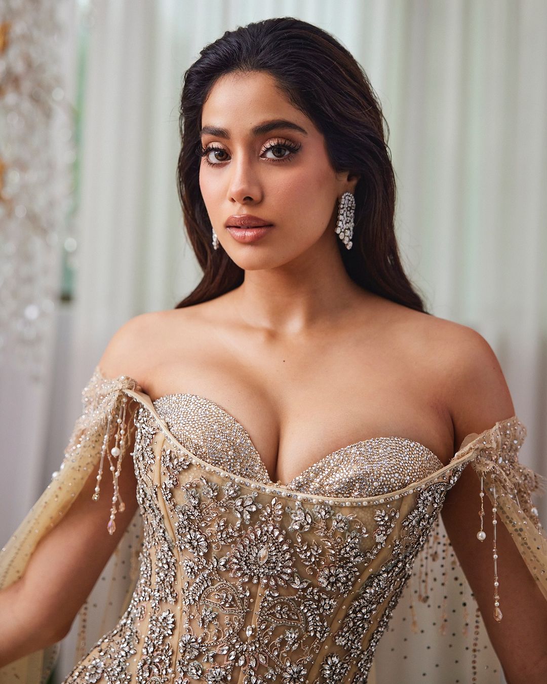 Janhvi Kapoor A Vision of Elegance and Glamour