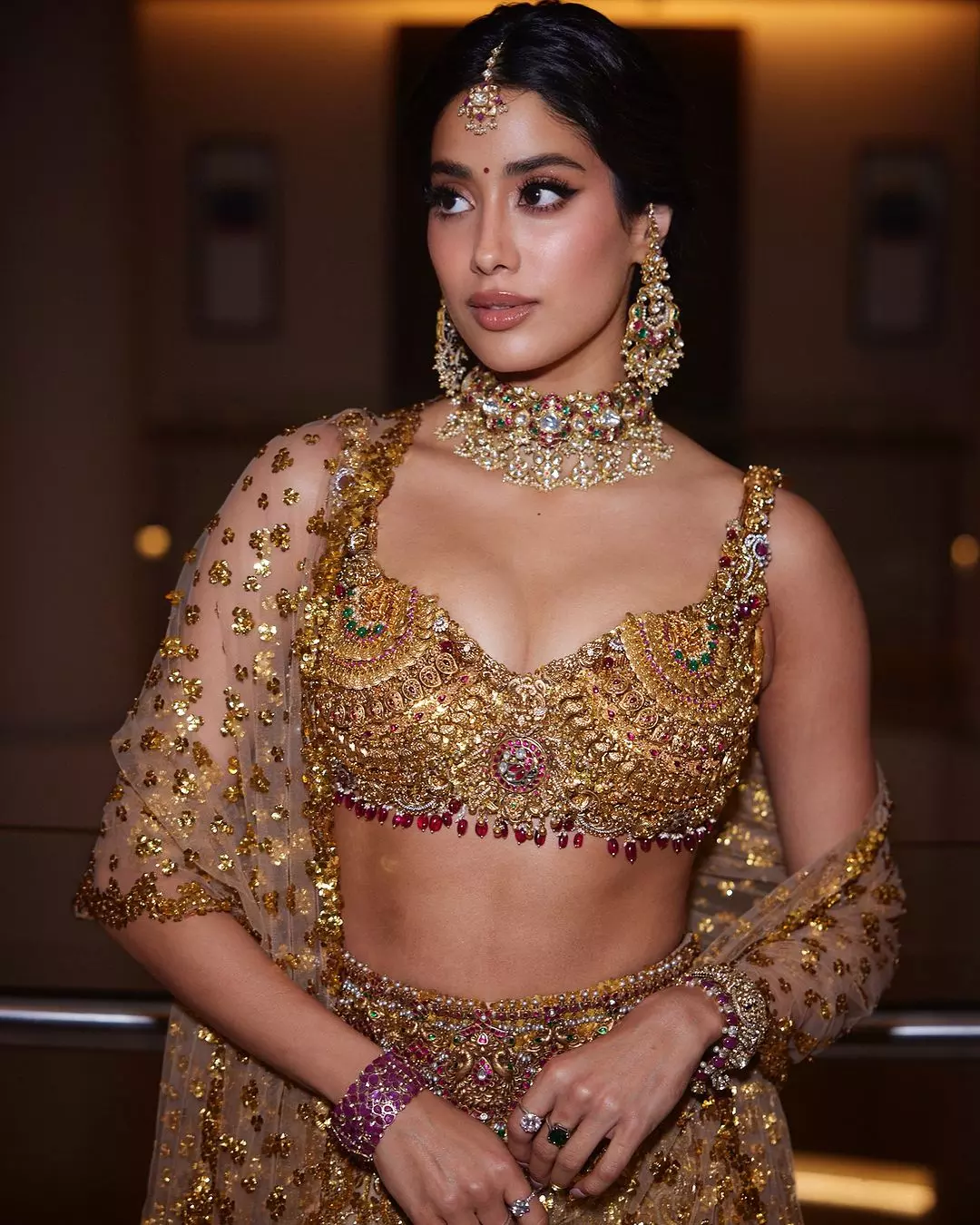 Janhvi Kapoor A Vision of Elegance and Glamour Janhvi Kapoor A Vision of Elegance and Glamour