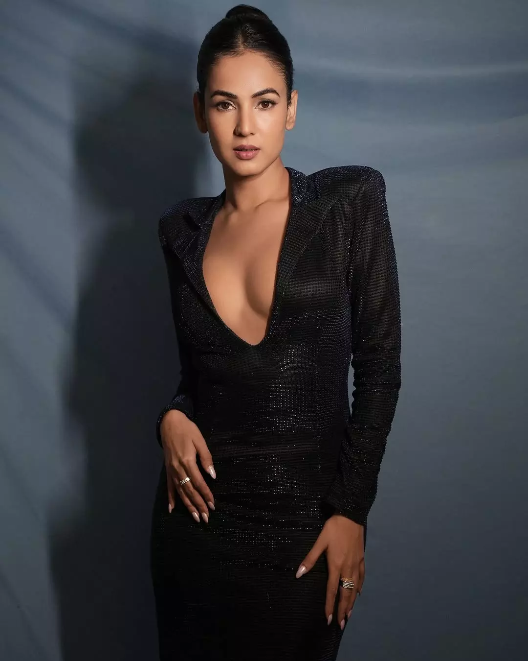 Sonal Chauhan Enjoys the Tropical Bliss of Furaveri Maldives