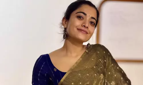 కాలేజ్ డేస్ లోకి వెళ్ళిపోయిన రష్మిక..! కాలేజ్ డేస్ లోకి వెళ్ళిపోయిన రష్మిక..!