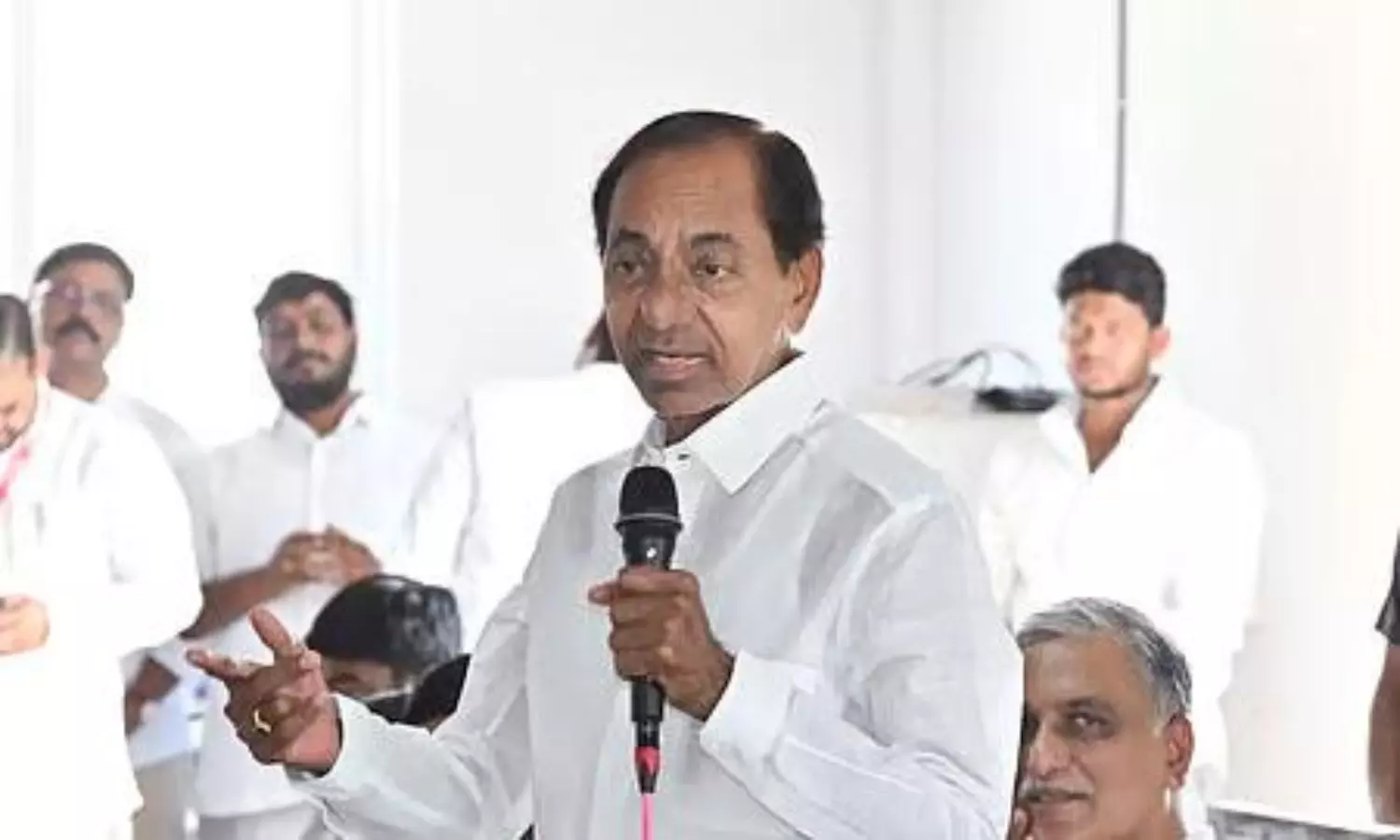 కాంగ్రెస్ ఖేల్ ఖతం.. కేసీఆర్ లో ఆ భయం పోయినట్లేనా?