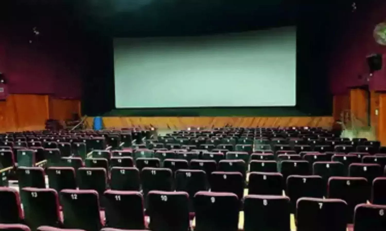 అలాంటి డెసిషన్లు టాలీవుడ్ లో సాధ్యం కాదా? అలాంటి డెసిషన్లు టాలీవుడ్ లో సాధ్యం కాదా?