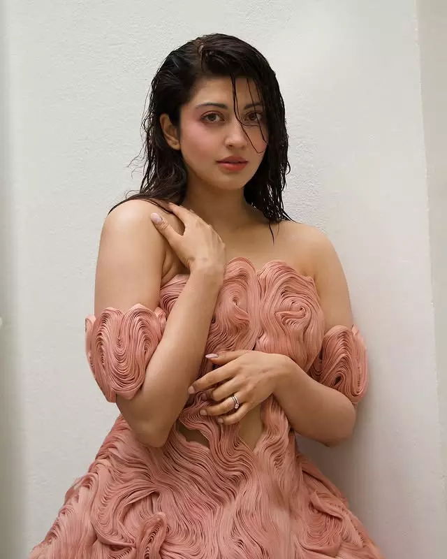 Pranitha Subhash Shows Off Her Glamorous Side in Paris Pranitha Subhash Shows Off Her Glamorous Side in Paris