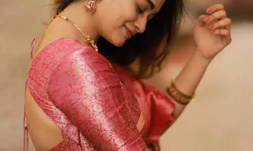 Kaavya Arivumani looks graceful in a saree