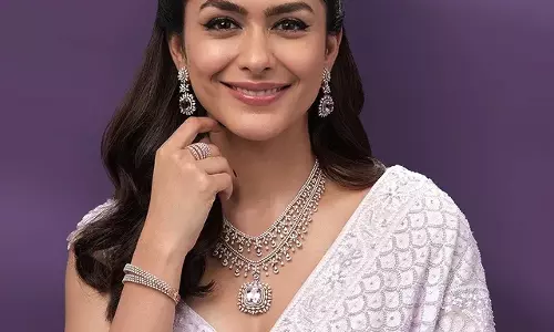 Mrunal Thakurs Glamorous Look in Meralda’s Finest