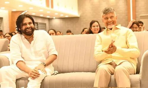 బాబే మరో 15 ఏళ్ళు...వైసీపీకి చెక్ పెట్టిన పవన్ !