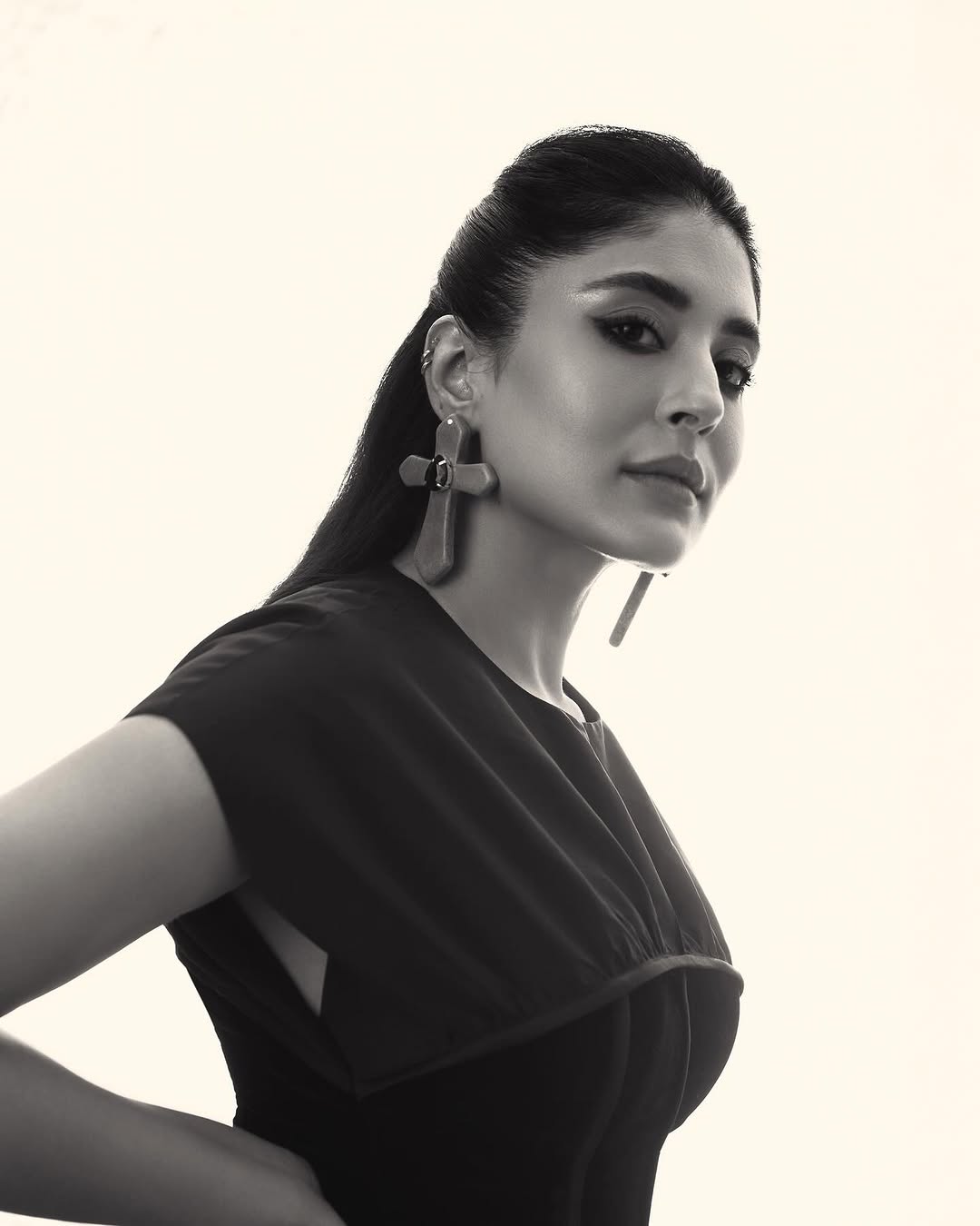 Kritika Kamra Turns Heads in Black at Grazia India Fashion Awards