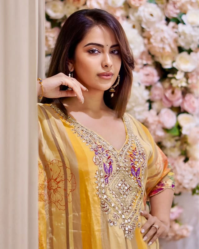 Yellow Perfection Avika Gors Show-Stopping Style