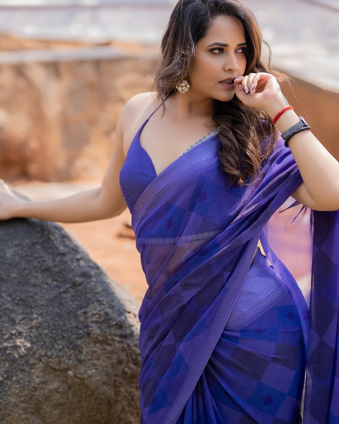 Anasuya Bharadwaj's Elegance in Saree Is Unmatched | Anasuya Bharadwaj's Elegance in Saree Is Unmatched