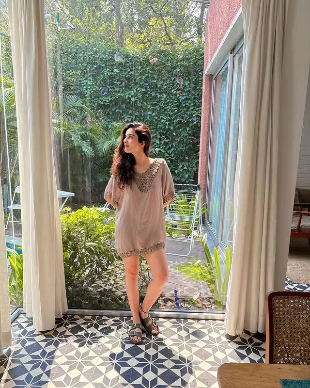 Sonali Kukrejas Regal Fashion Choices That Spell Elegance Sonali Kukrejas Regal Fashion Choices That Spell Elegance