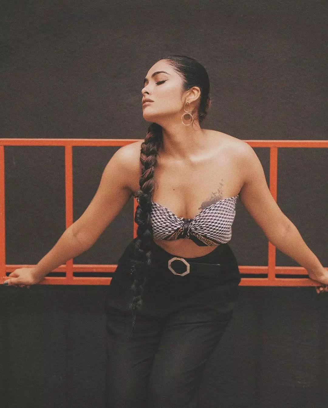 Divi Vadthya�s Style Choices That Keep Fans Hooked Divi Vadthya�s Style Choices That Keep Fans Hooked