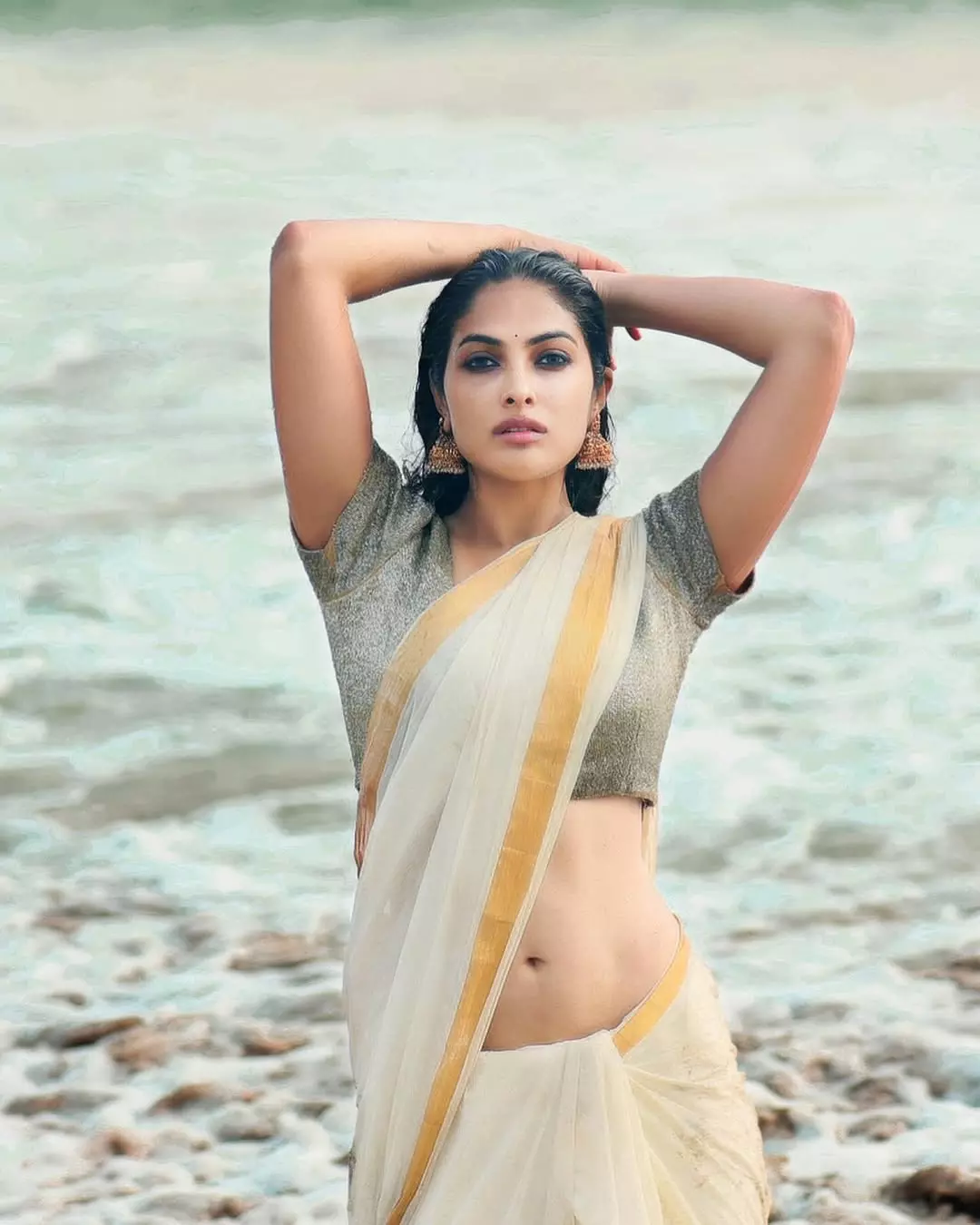 Divi Vadthya�s Style Choices That Keep Fans Hooked Divi Vadthya�s Style Choices That Keep Fans Hooked