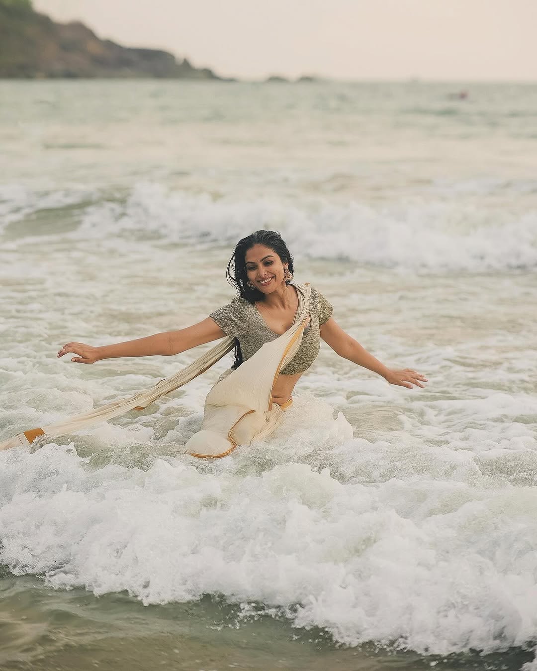Divi Vadthya�s Style Choices That Keep Fans Hooked Divi Vadthya�s Style Choices That Keep Fans Hooked