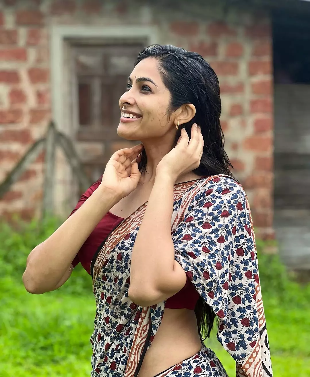 Divi Vadthya�s Style Choices That Keep Fans Hooked Divi Vadthya�s Style Choices That Keep Fans Hooked