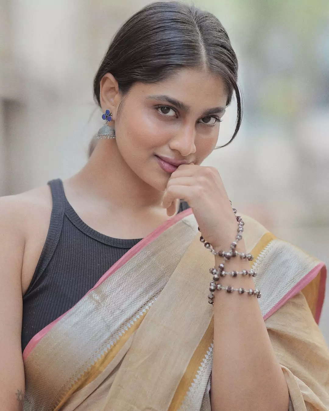 Shivani Narayanan Thicks The Right Box Shivani Narayanan Thicks The Right Box