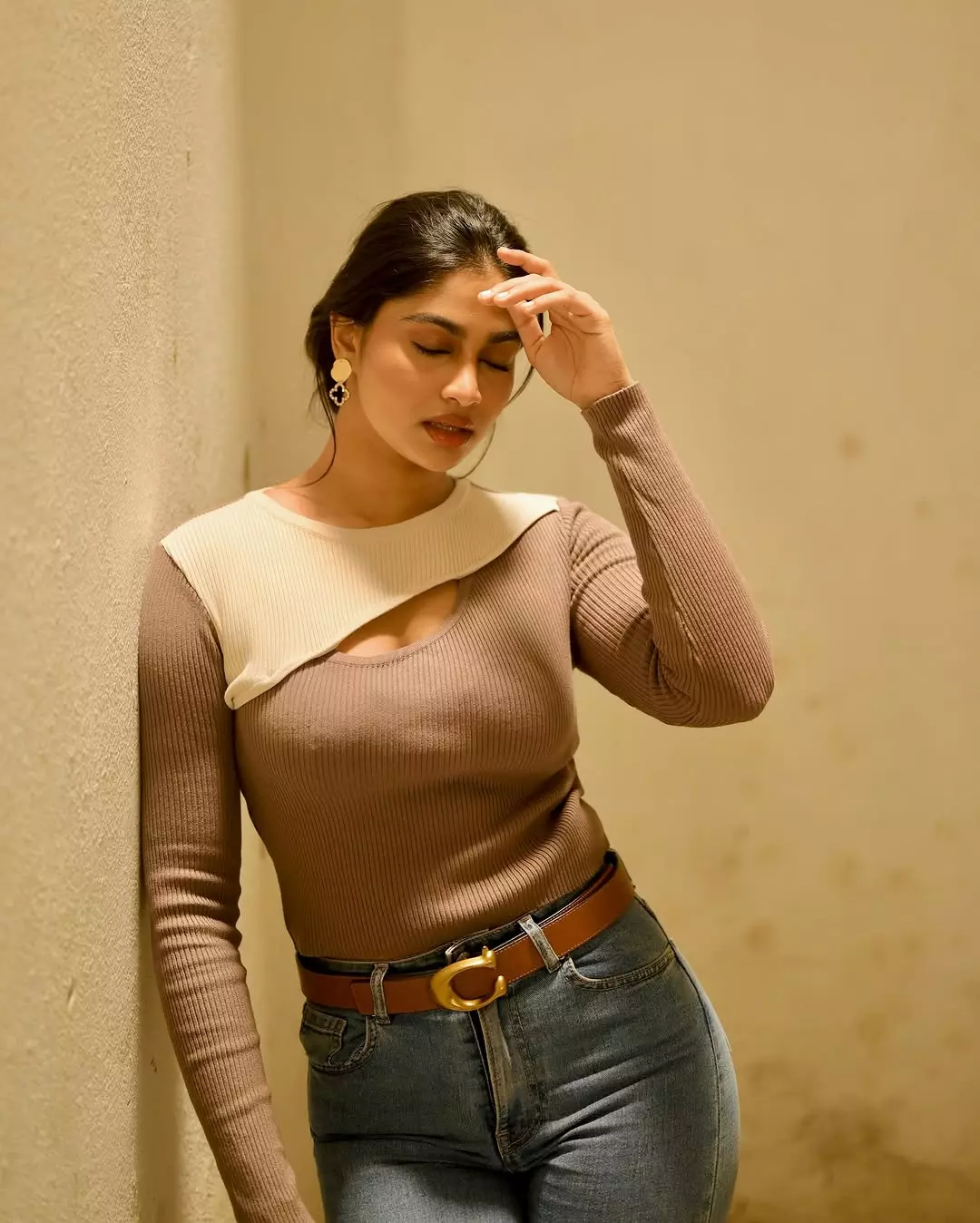 Shivani Narayanan Thicks The Right Box Shivani Narayanan Thicks The Right Box