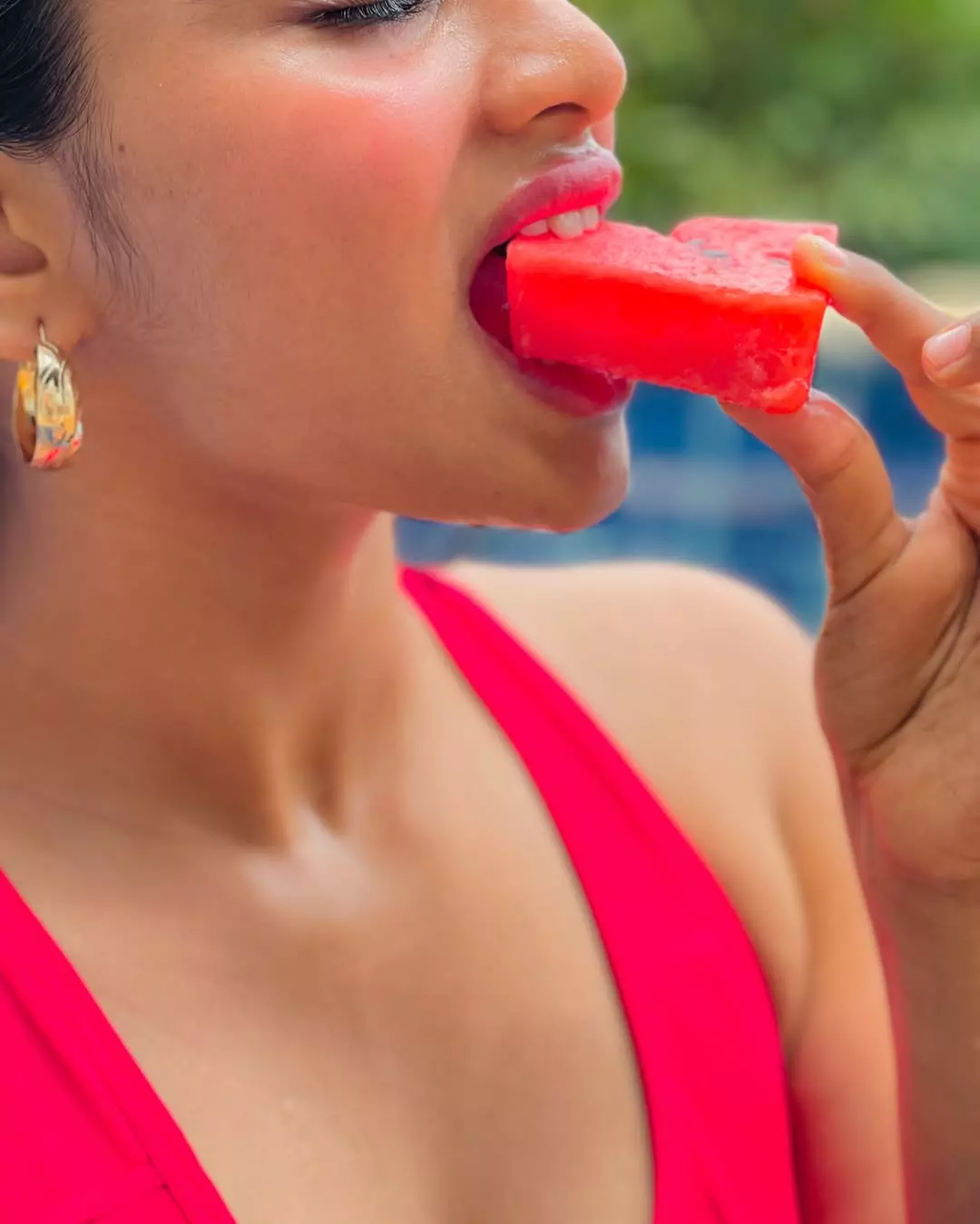 Shivani Narayanan Thicks The Right Box