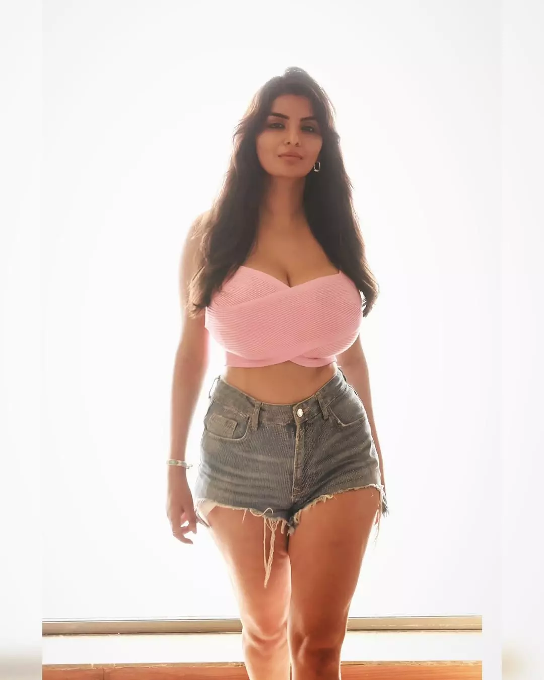 Anveshi Jain�s Classy Fashion Statement Anveshi Jain�s Classy Fashion Statement