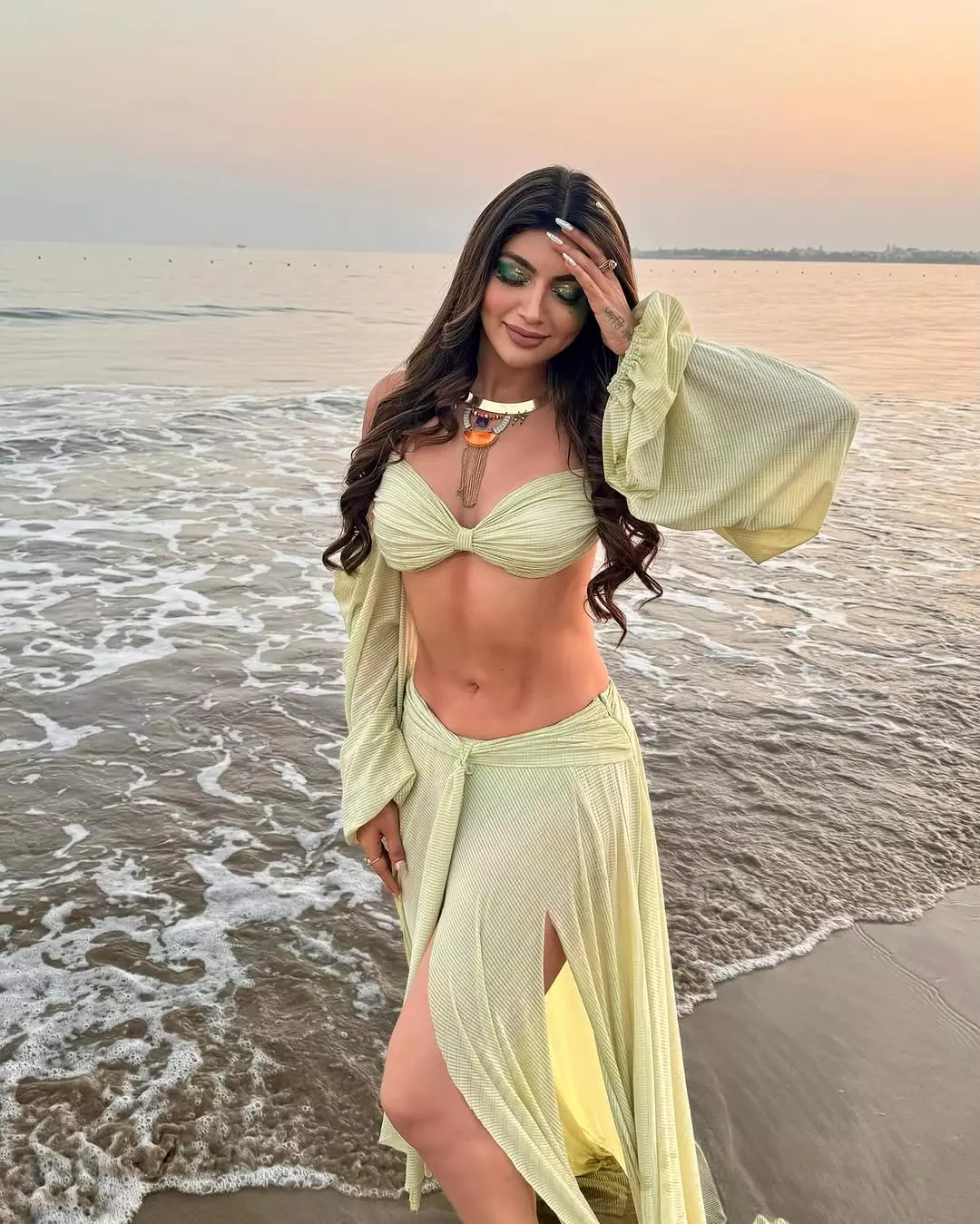 Akanksha Puri Slays in Orange Akanksha Puri Slays in Orange