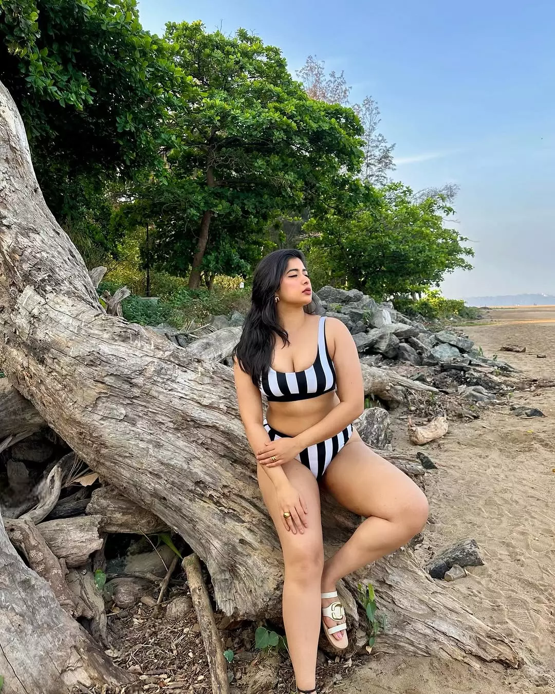 Nikita Sharma Slays the Mirror Selfie Nikita Sharma Slays the Mirror Selfie