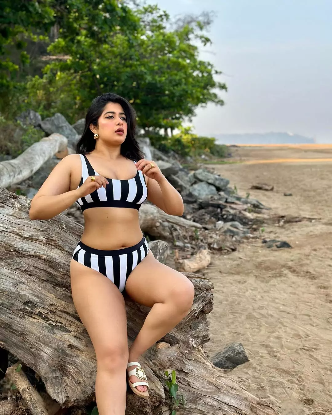 Nikita Sharma Slays the Mirror Selfie Nikita Sharma Slays the Mirror Selfie