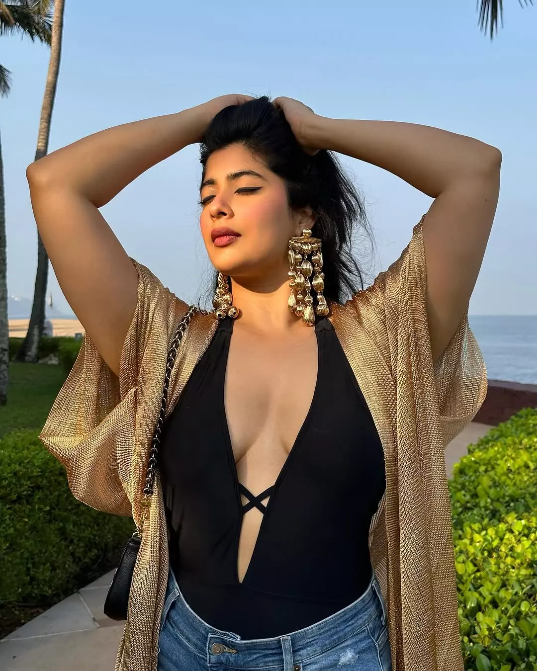 Nikita Sharma Slays the Mirror Selfie