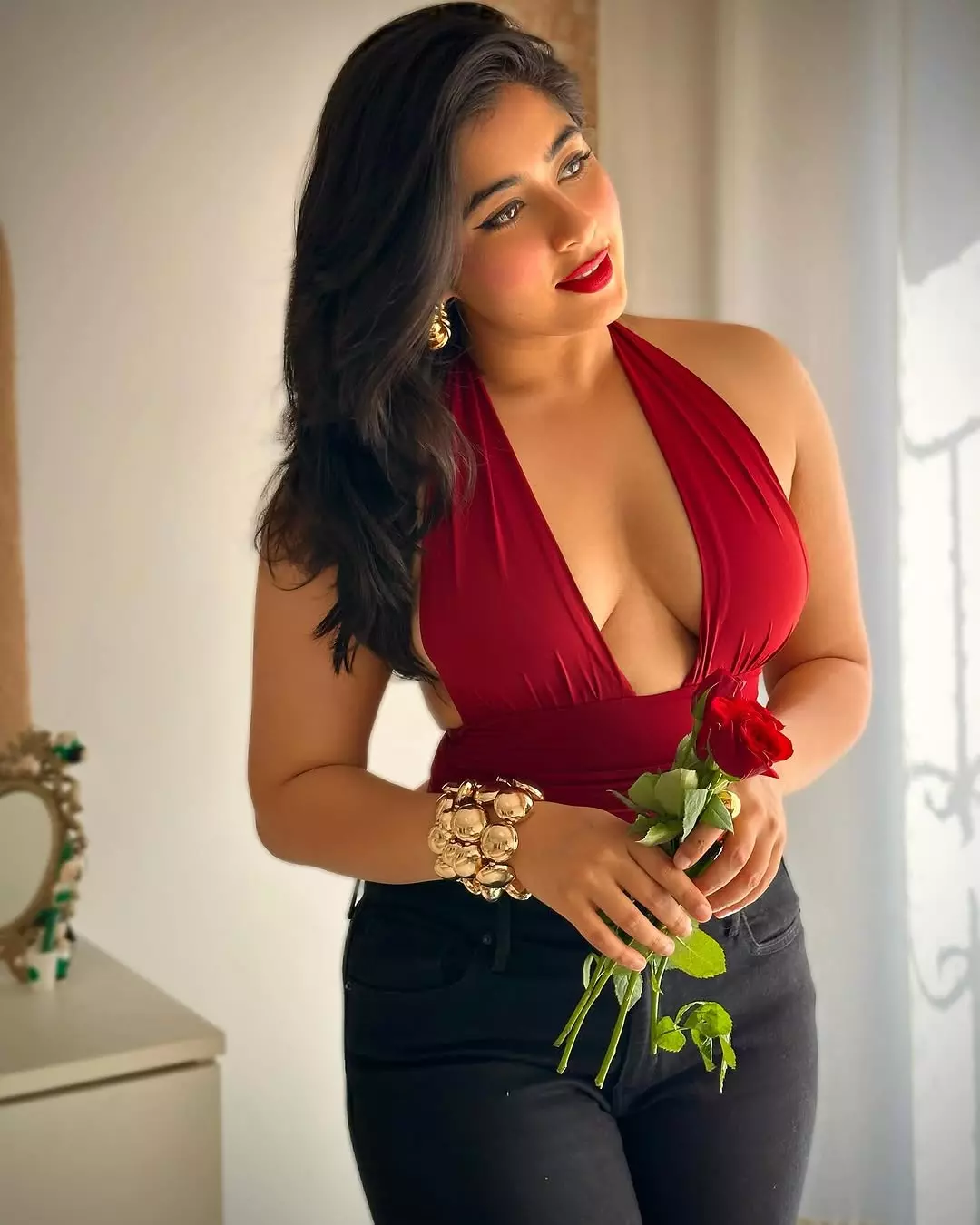 Nikita Sharma Slays the Mirror Selfie Nikita Sharma Slays the Mirror Selfie