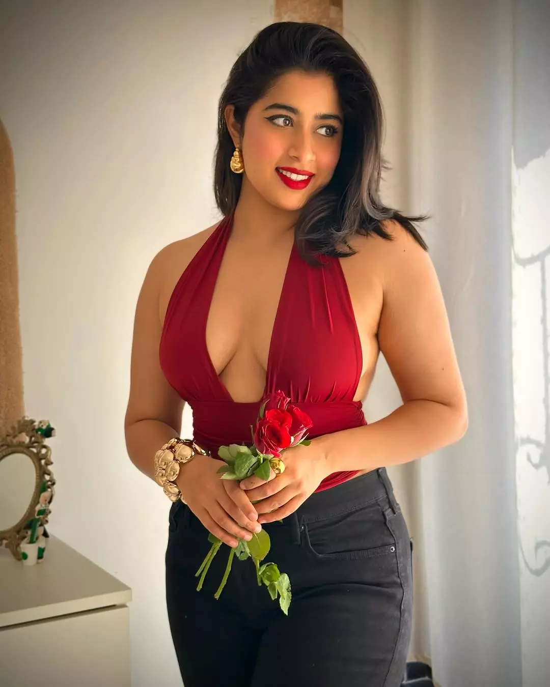 Nikita Sharma Slays the Mirror Selfie Nikita Sharma Slays the Mirror Selfie