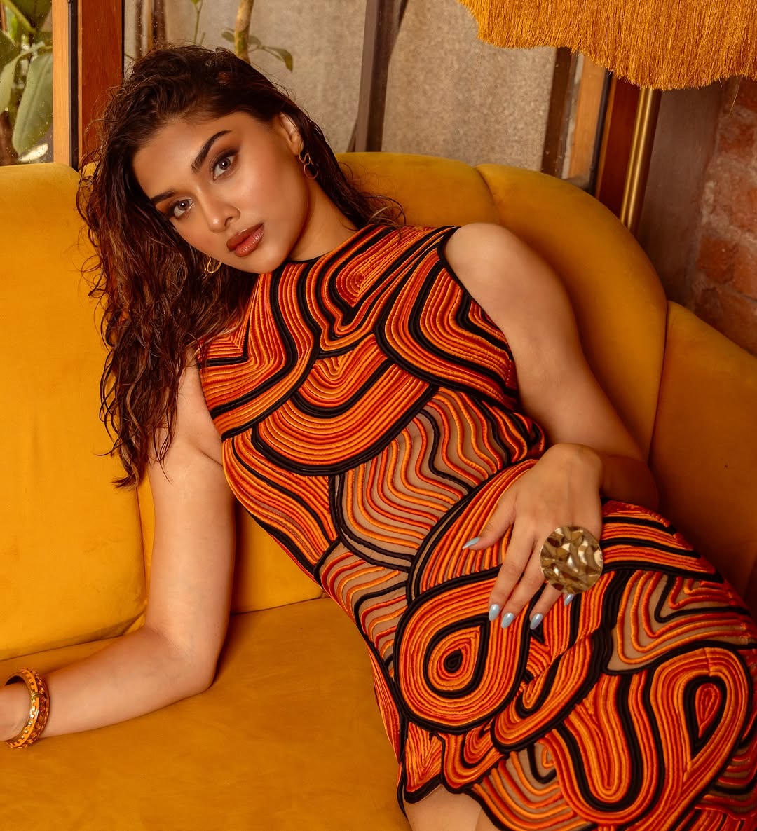 Saiee Manjrekar�s Stunning Glam Look Saiee Manjrekar�s Stunning Glam Look