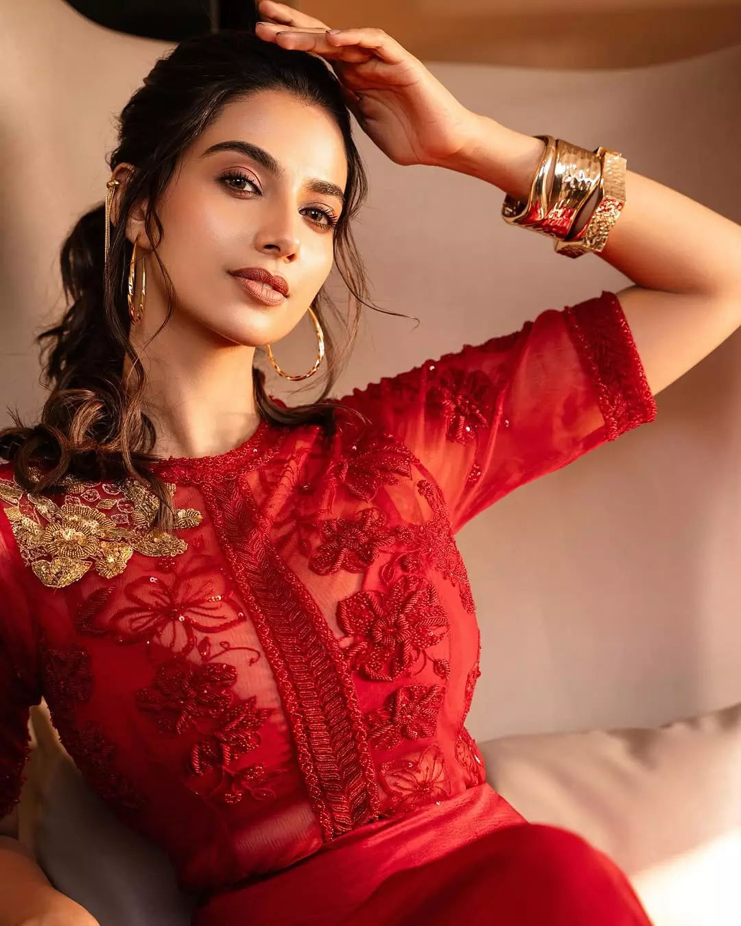 Meenakshi Chaudhary’s Latest Looks Are Straight Out of a Dream Closet Meenakshi Chaudhary’s Latest Looks Are Straight Out of a Dream Closet