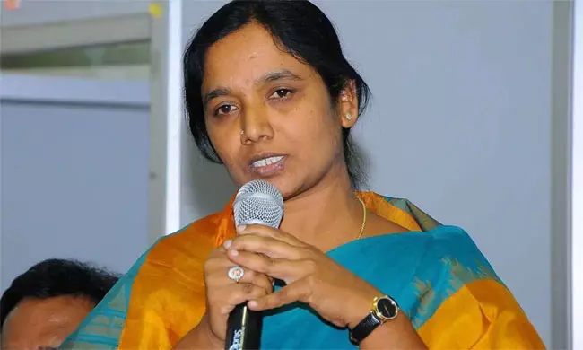 వైసీపీని  ఉలిక్కిపడేలా చేసిన పరిటాల ఫ్యామిలీ !