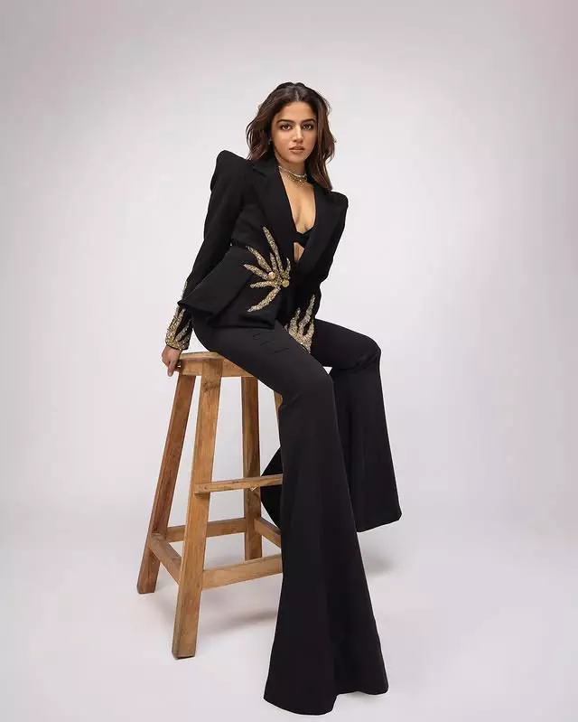 Wamiqa Gabbis stealing the show with just her smile