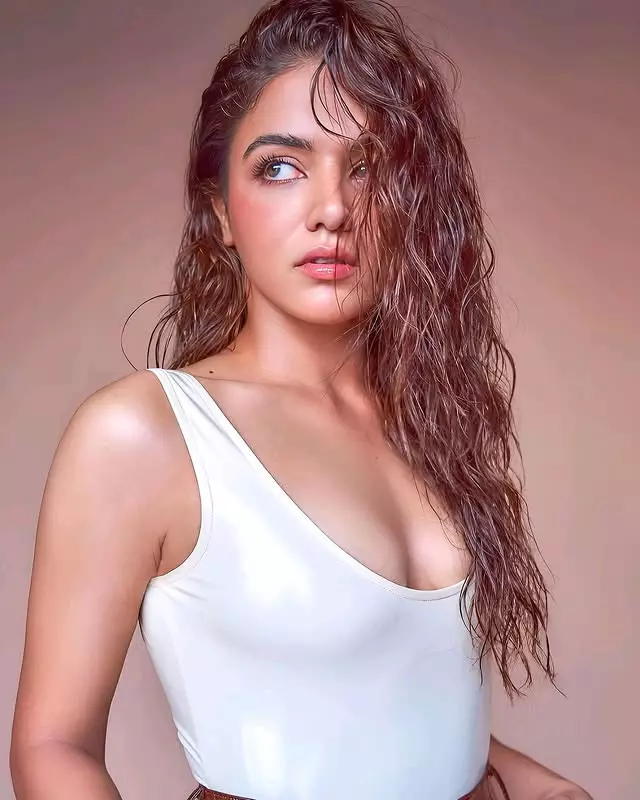 Wamiqa Gabbis stealing the show with just her smile Wamiqa Gabbis stealing the show with just her smile