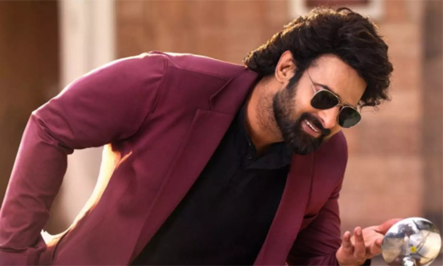 పాన్ ఇండియా స్టార్ నేల విడిచి సాము?