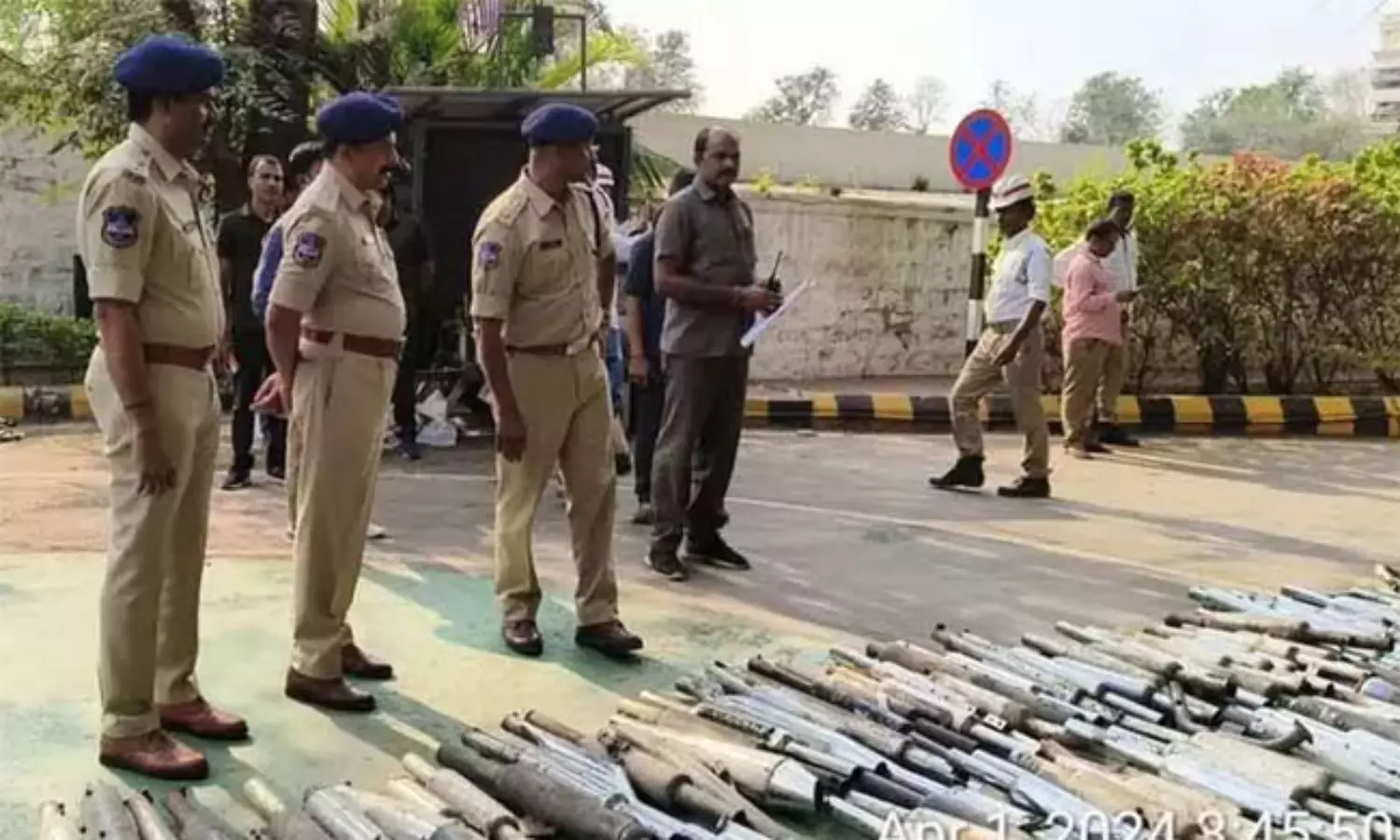 డుగ్.. డుగ్.. ఇక బంద్! తెలంగాణలో బుల్లెట్ బండి బ్యాన్..? డుగ్.. డుగ్.. ఇక బంద్! తెలంగాణలో బుల్లెట్ బండి బ్యాన్..?