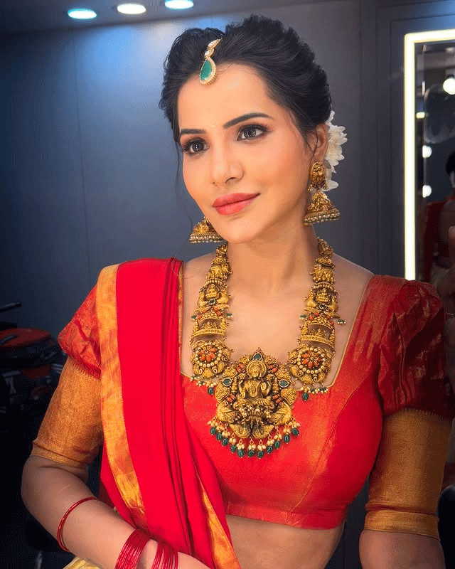 Ashu Reddy glows in traditional red and cream dress for Sri Rama Navami Ashu Reddy glows in traditional red and cream dress for Sri Rama Navami