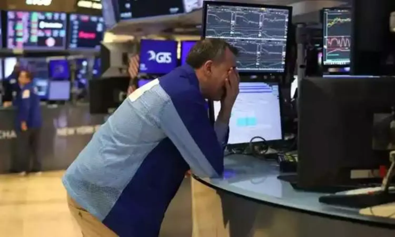 సెన్సెక్స్ 3000 పాయింట్లు డౌన్.. మార్కెట్లను భయపెడుతున్న ‘బ్లాక్ మండే’ కథేంటంటే?