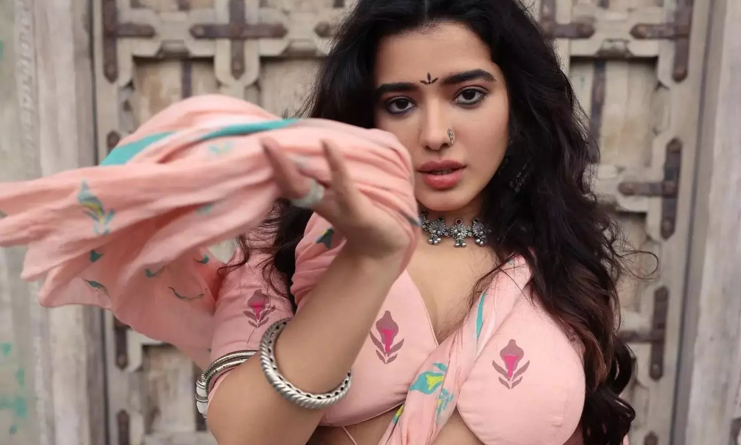 కేతిక రాంగ్ టైమ్ లో అడుగుపెట్టిందా?