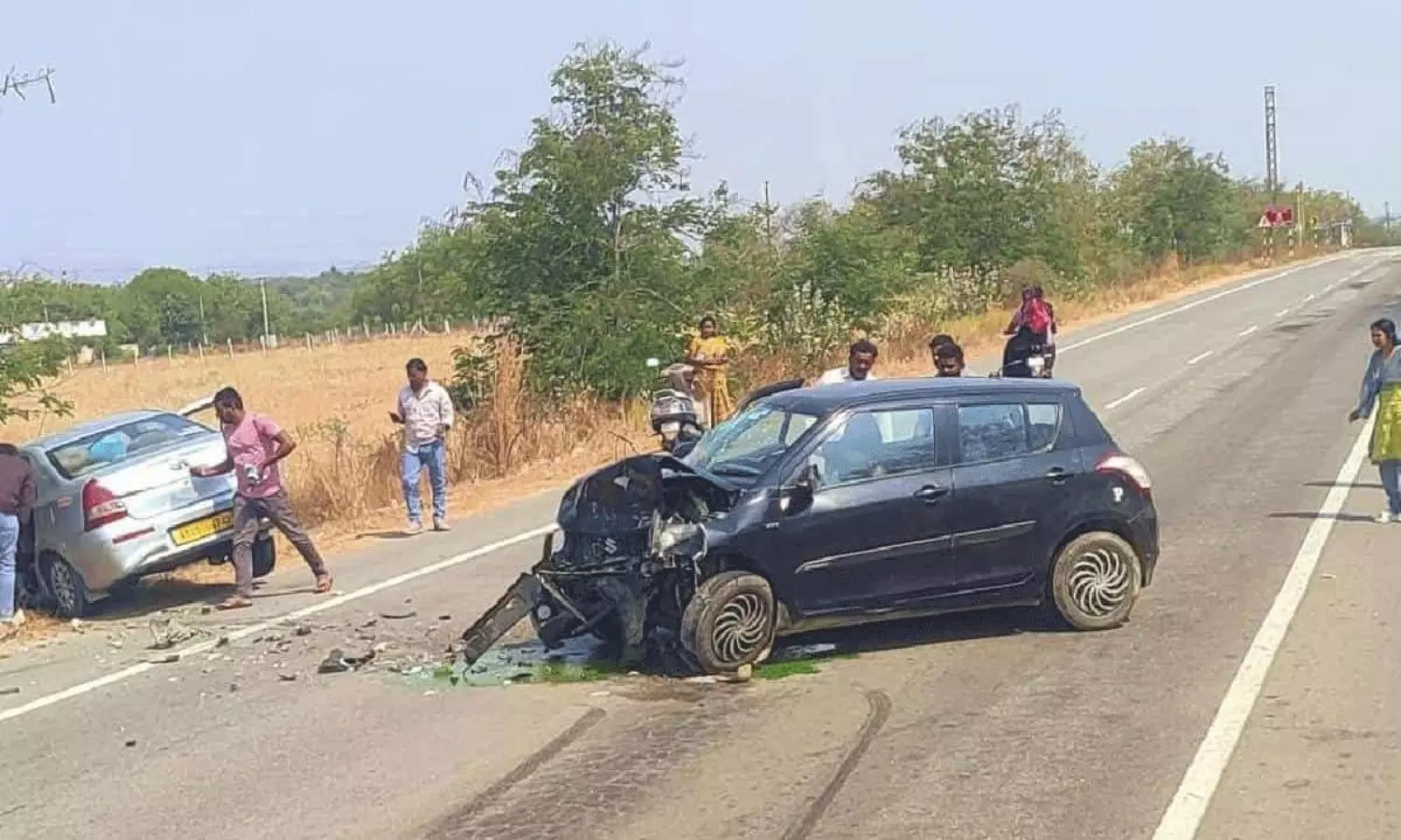 ఘోర రోడ్డు ప్రమాదం.. డిప్యూటీ కలెక్టర్ మృతి ఘోర రోడ్డు ప్రమాదం.. డిప్యూటీ కలెక్టర్ మృతి