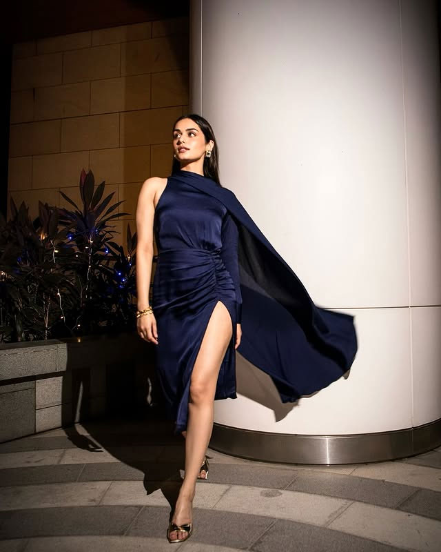 Mumbai nights glow brighter with Manushi Chhillar Mumbai nights glow brighter with Manushi Chhillar