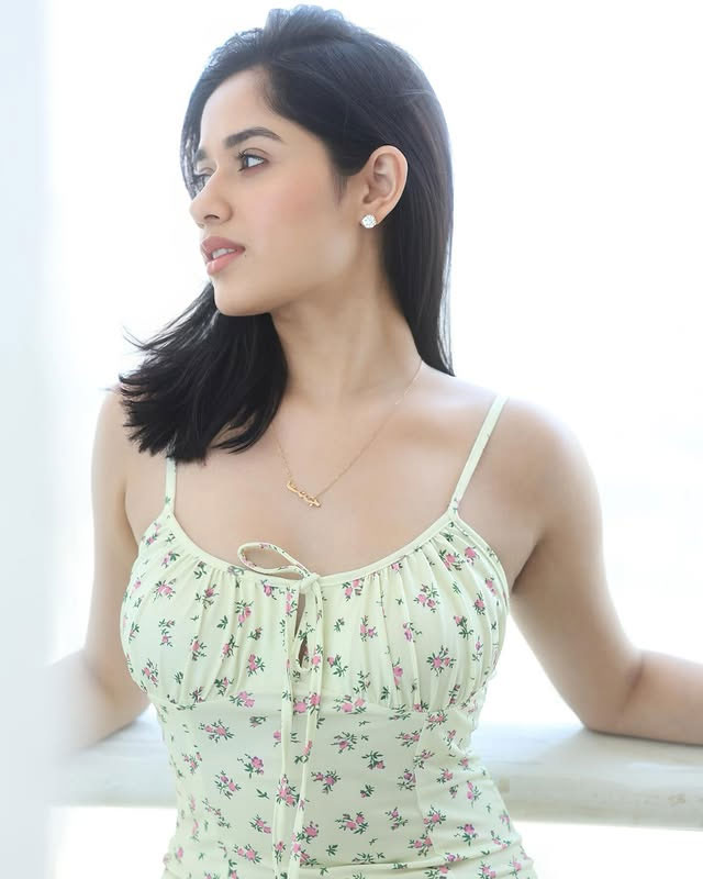 Jannat Zubairs Floral Charm Win Hearts