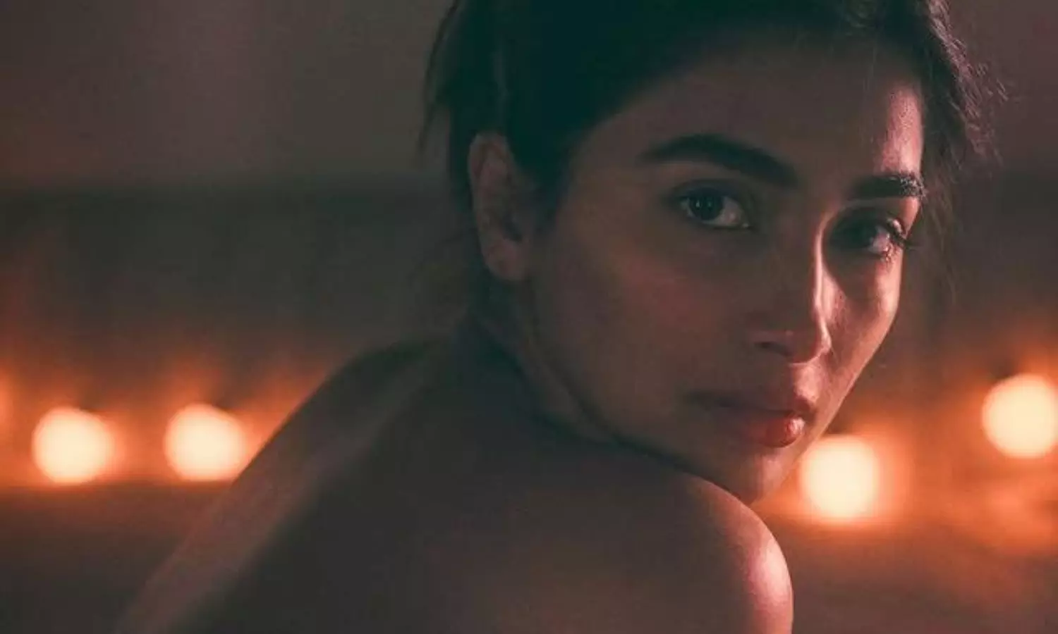 పిక్‌టాక్ : చీకటిలో అందాల పూజ