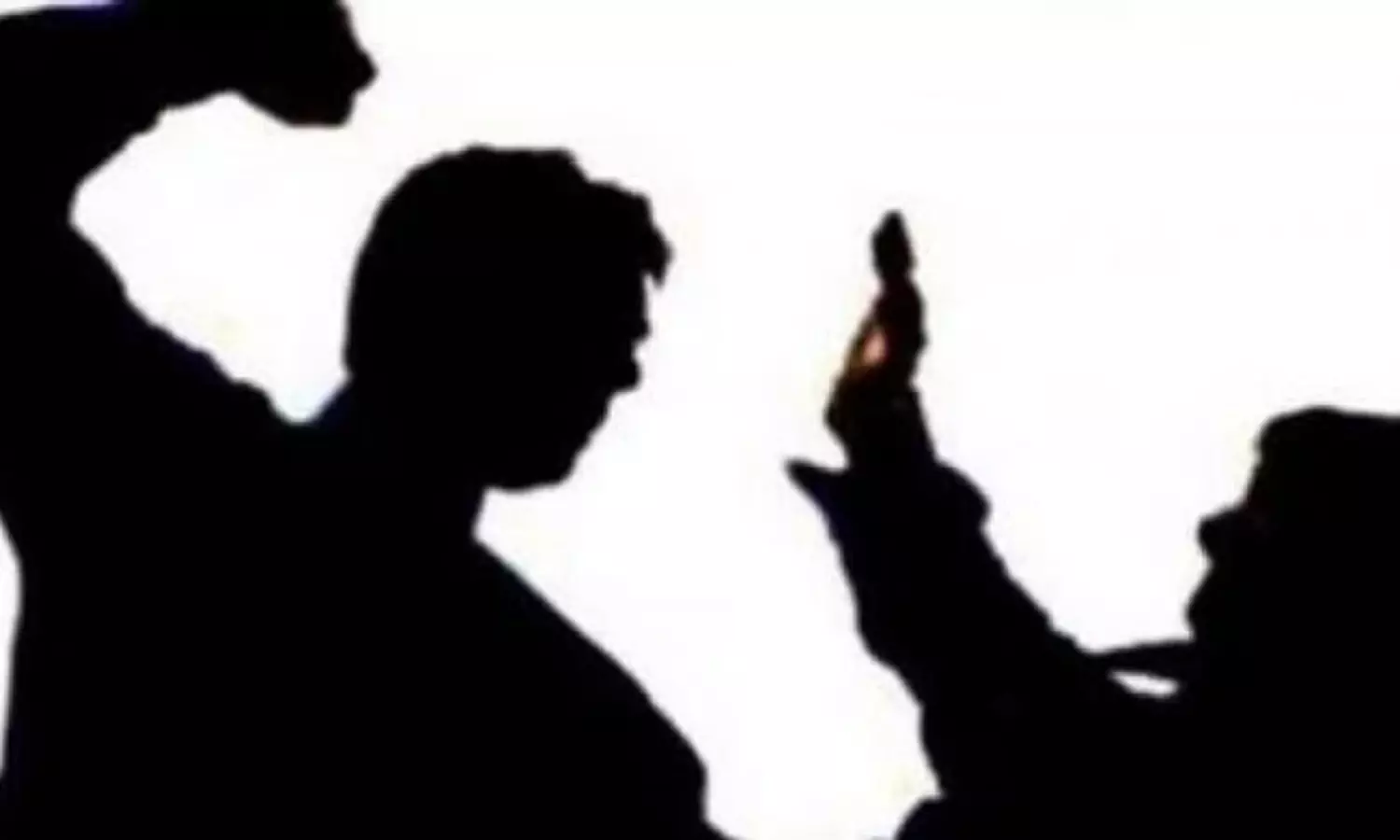 లవర్‌తో అడ్డంగా దొరికిన భార్య.. నీకు నేవీ ఆఫీసర్ గతే పట్టుద్ది.. భర్తను బెదిరించిన భార్య, ప్రియుడు!