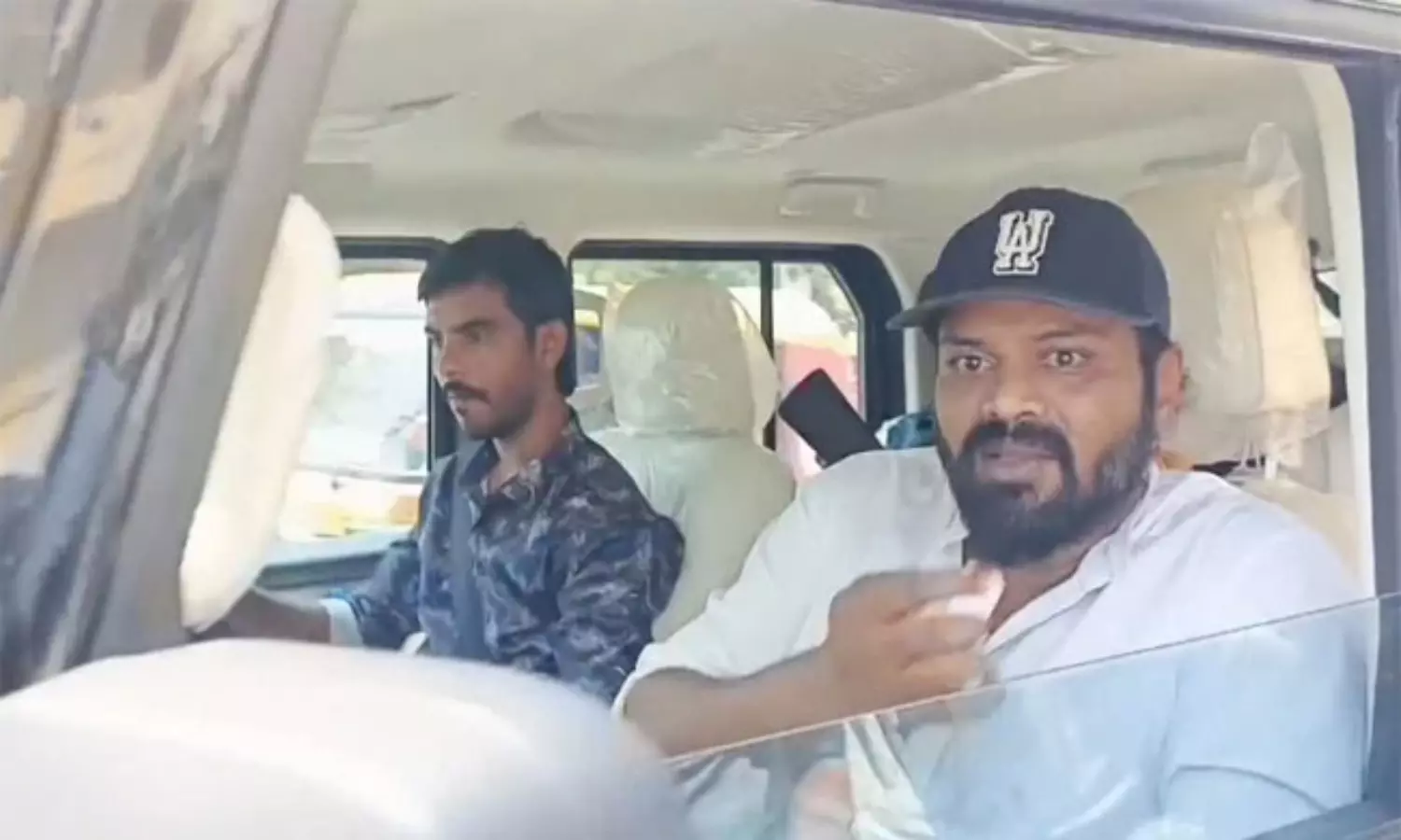 మంచు వార్ మళ్లీ స్టార్ట్.. మోహన్ బాబు ఇంటి వద్ద మనోజ్ ఆందోళన