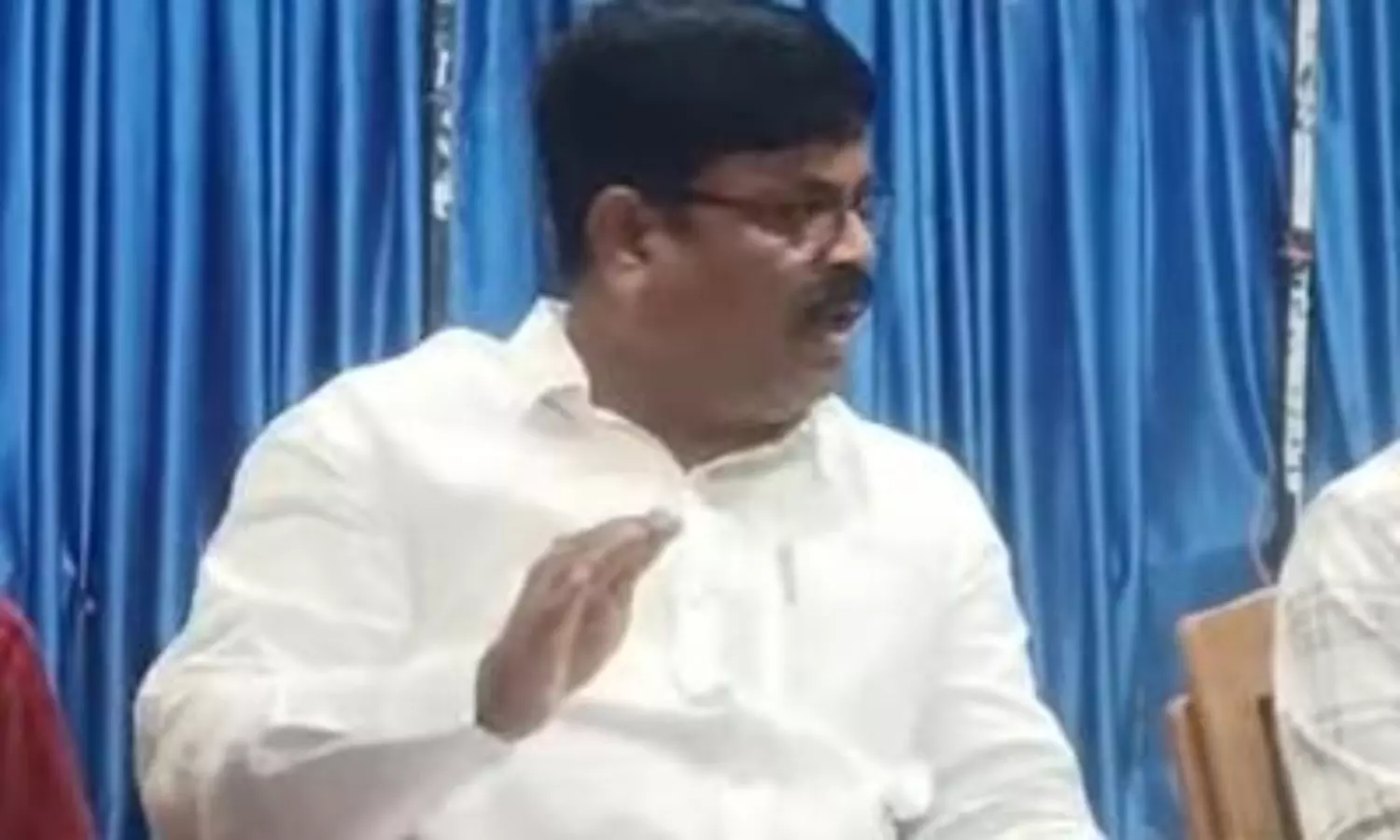 తగ్గేదేలే అంటున్న పోలీసు అధికారుల సంఘం.. మాజీ సీఎం జగన్ ను వదిలిపెట్టమంటూ వార్నింగ్