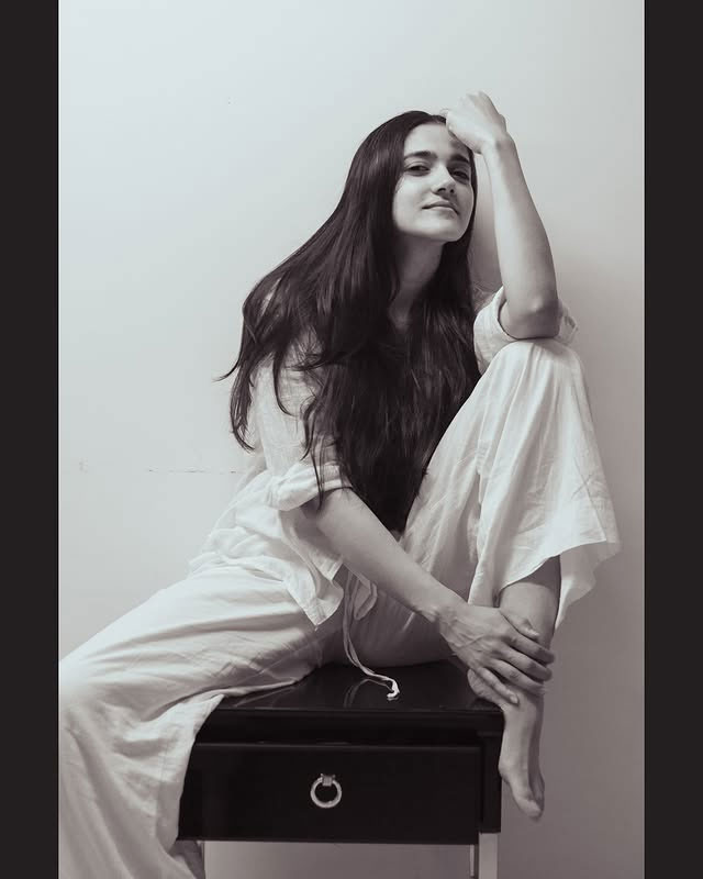 Simran Choudhary’s photos prove she’s more than just an actress Simran Choudhary’s photos prove she’s more than just an actress