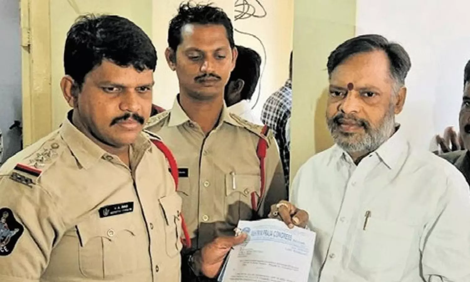 ఆర్జీవీ, యాంక‌ర్ స్వ‌ప్న‌ల‌పై ఫిర్యాదు.. ఎందుకంటే!