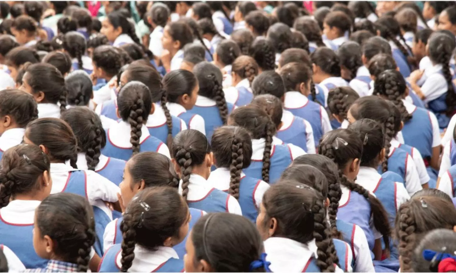 ఇంతదారుణమా? పీరియడ్స్ విద్యార్థినికి బయట పరీక్షనా?